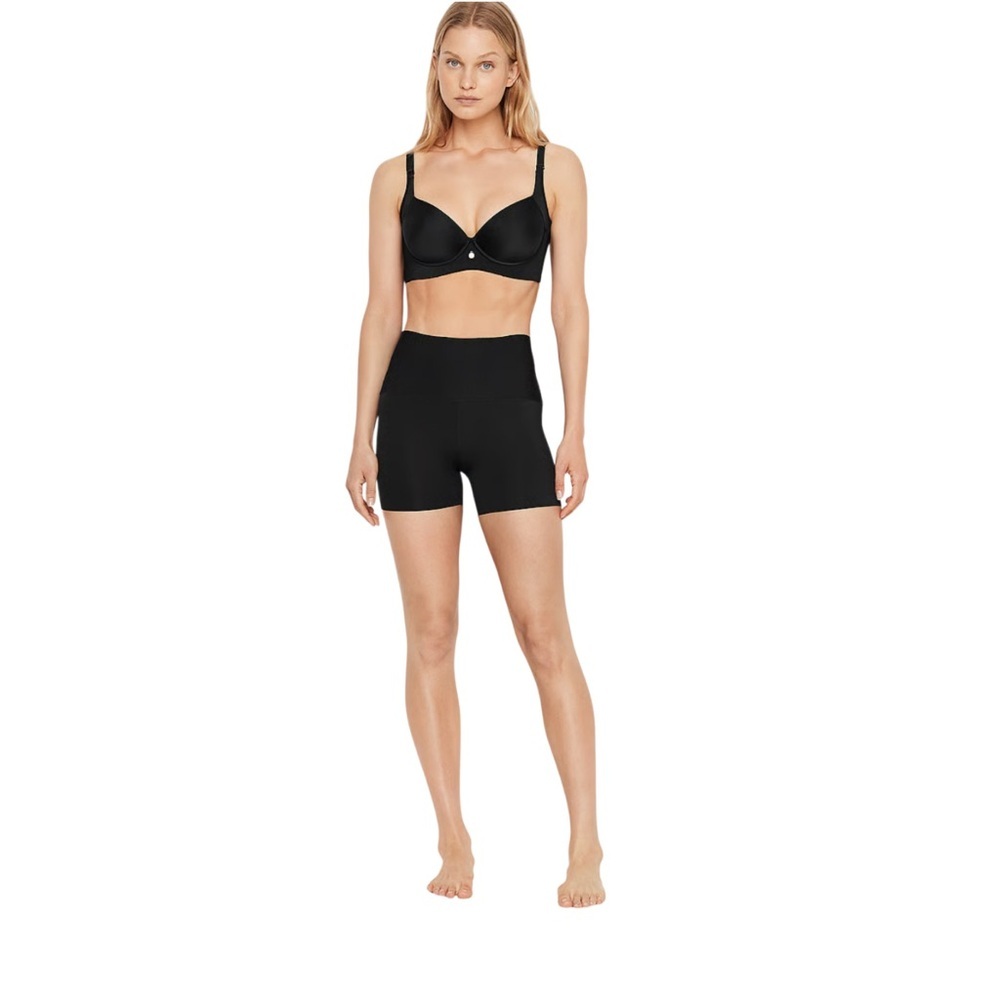 Victoria's Secret Shorts‎ Black Seamless Compression Stay-in-place Bike Shorts